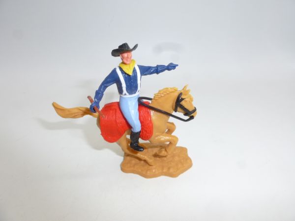 Timpo Toys Northerner 1st version riding, rifle sideways, pointing