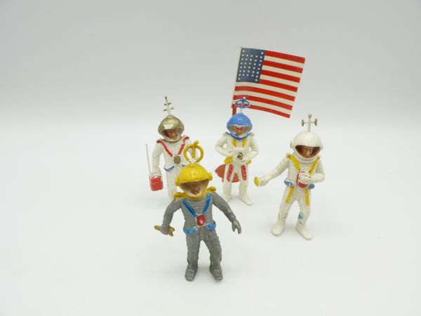 W. Germany Astronauts with flag - nice group, early figures