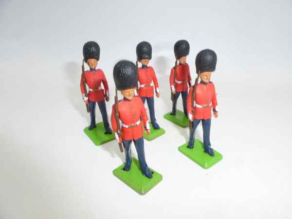 Britains Deetail 5 Guards, rifle sideways