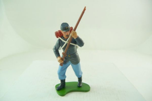 Britains Swoppets Union Army soldier going ahead with rifle
