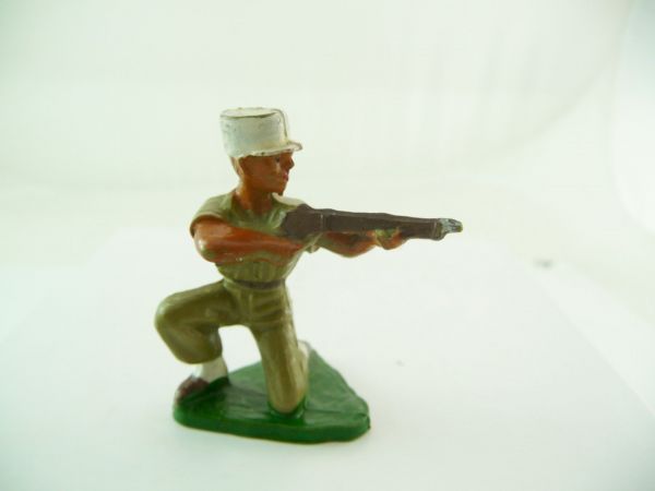 Starlux Foreign Legion, soldier kneeling, firing