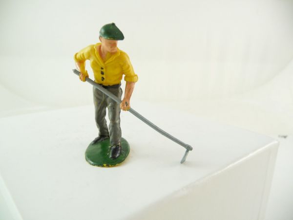 Reisler Farmer with tools - early, very nice figure, very good condition
