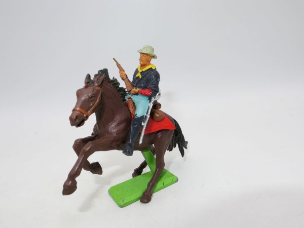 Britains Deetail Soldier 7th cavalry on horseback, rifle at hip
