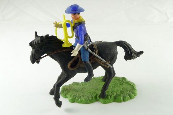 Elastolin Union Army soldier mounted with trumpet