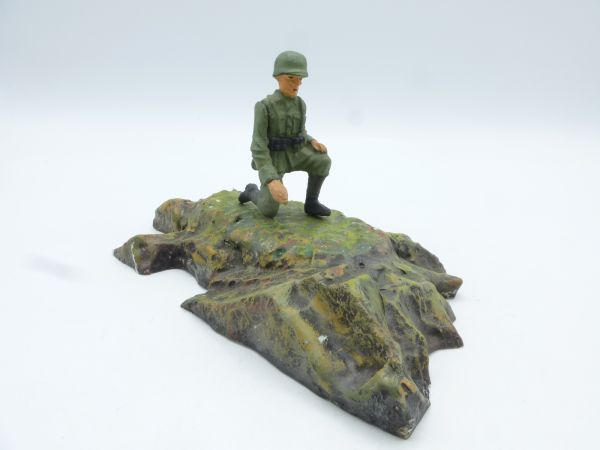 Rock base / mini diorama - very good condition