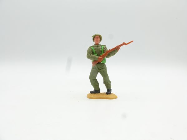 Timpo Toys Englishman standing with rifle in front of the body