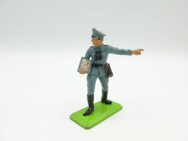 Britains Deetail German 2nd version, officer with map