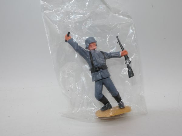 Timpo Toys German soldier with stick grenade - in original bag
