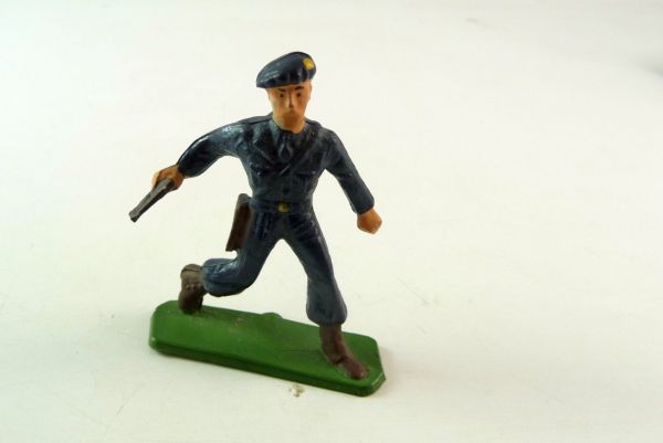 Starlux Officer with pistol