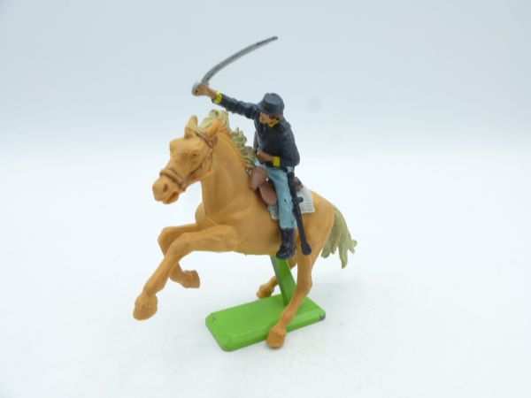 Britains Deetail Union Army soldier riding attacking with sabre