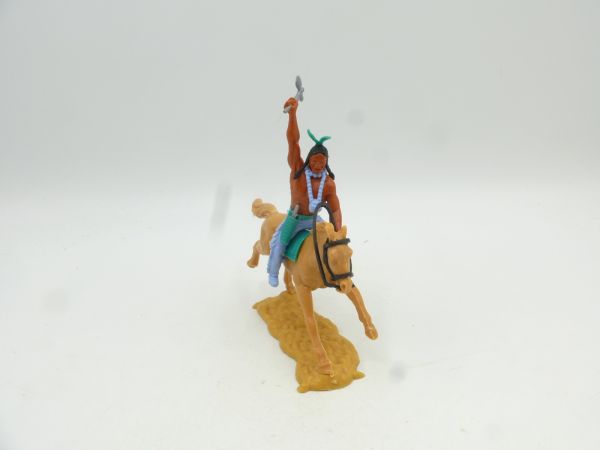 Timpo Toys Indianer 3. Version reitend, Tomahawk oben haltend