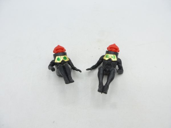 Britains Deetail 2 Aliens sitting (for vehicle)