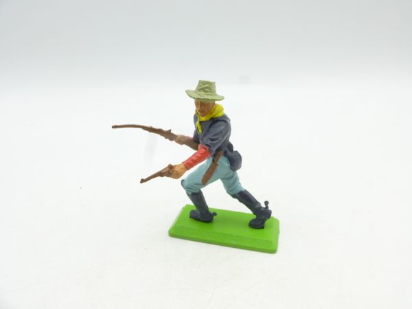 Britains Deetail 7th cavalry soldier walking with pistol + rifle