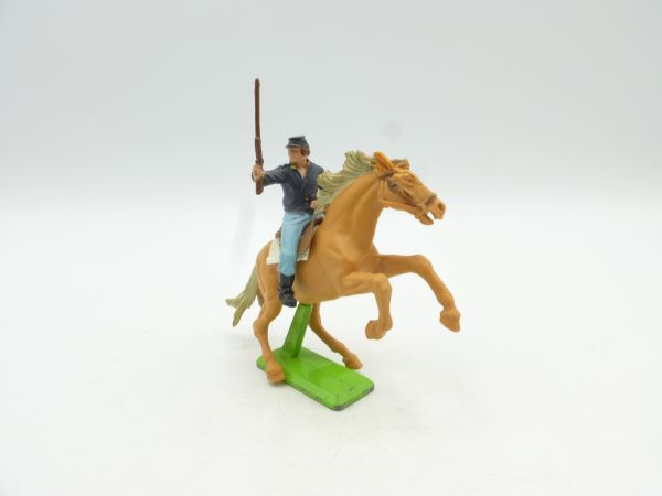 Britains Deetail Union Army soldier on horseback, rifle high