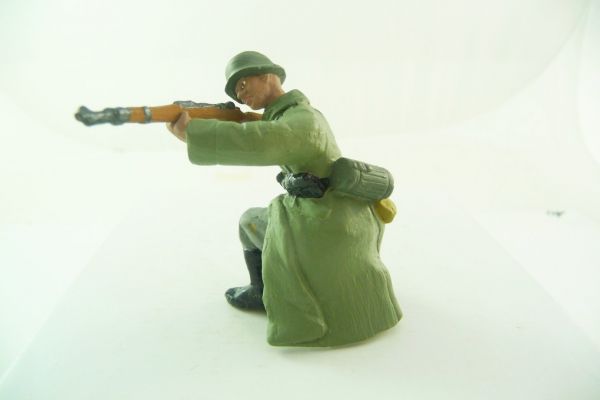 Mini Forma German soldier kneeling firing