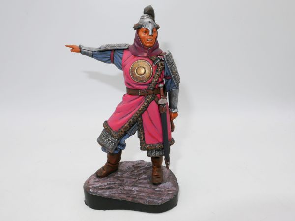 Hun standing, arm outstretched (approx. 13 cm) - plastic on resin base