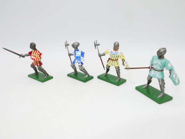 4 knights (similar to Britains) - nice set
