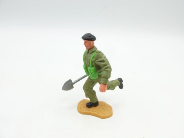 Timpo Toys Englishman running with shovel, black beret