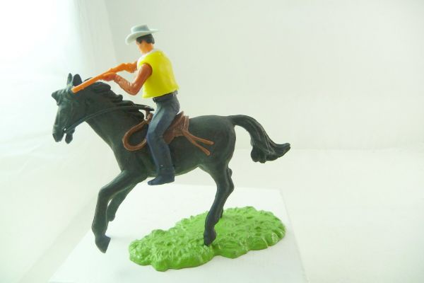 Elastolin 7 cm Cowboy riding with firing with rifle