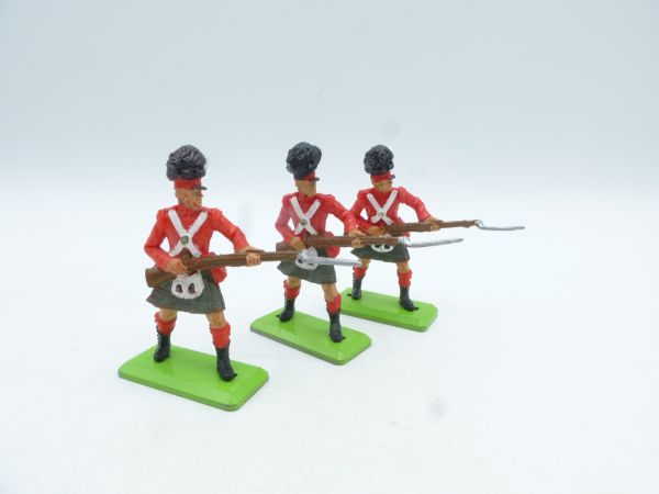 Britains Deetail 3 English soldiers advancing with bayonet