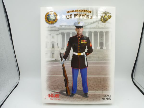 ICM 1:16 Model Kit US-Marine, Ref. 16005 - orig. packaging, parts at the casting