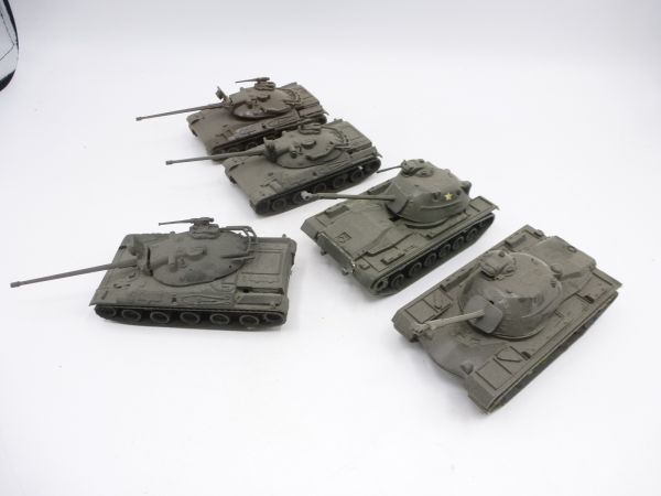 5 tanks (similar to Roco / Roskopf)