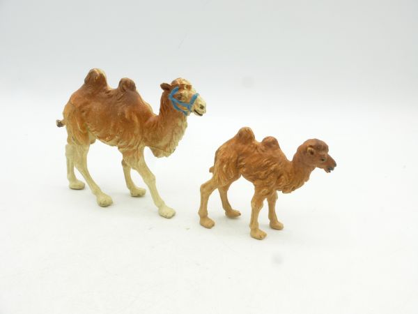 Britains Bactrian camel with young - great painting