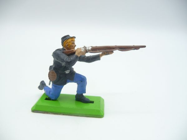 Britains Deetail Union Army soldier kneeling firing, movable arm - brand new