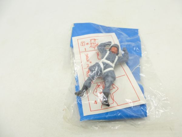 Timpo Toys Parachutist with blue parachute - orig. packaging