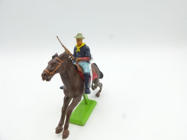 Britains Deetail Soldier 7th Cavalry riding, rifle on hip