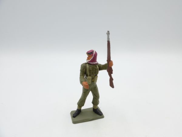 Starlux Arabian warrior in khaki outfit standing, rifle held high