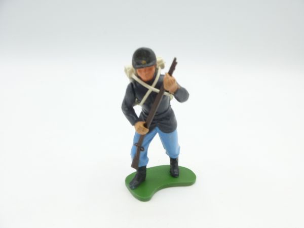 Britains Swoppets Union Army soldier going forward with rifle
