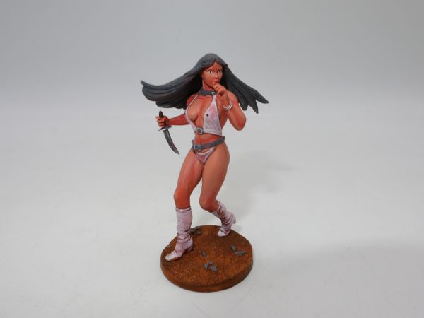 Naked female fighter (plastic, height approx. 6 cm)
