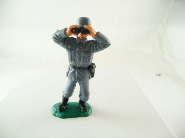 Timpo Toys German soldier with field glasses, fixed helmet