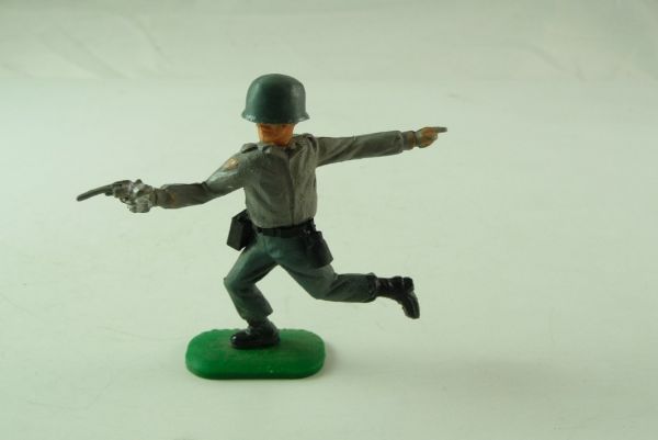 Timpo Toys German soldier 1st version (loose helmet) with pistol