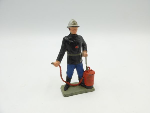 Starlux Feuerwehrmann mit Handlöschgerät
