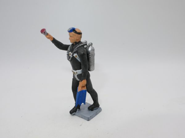 Aohna Diver walking with lamp, fins + bottle - rare figure