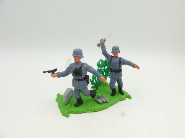Timpo Toys Mini diorama German soldiers (big one-piece head)