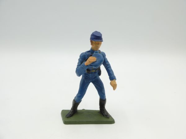 Starlux Union Army soldier drinking from water bottle - rare position