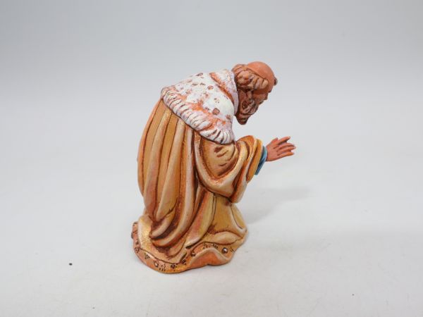 King kneeling, wooden figure 7 cm series from "The Royal Nativity"