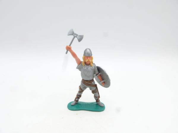Timpo Toys Viking standing, arm up - horns on helmet missing