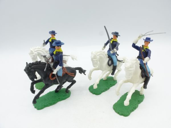 Elastolin 5,4 cm Set of Northerners riding (4 figures)