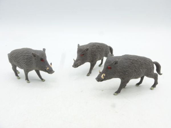 Britains 3 wild boars