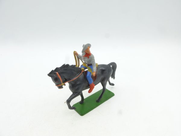 Starlux Cowboy riding with lasso