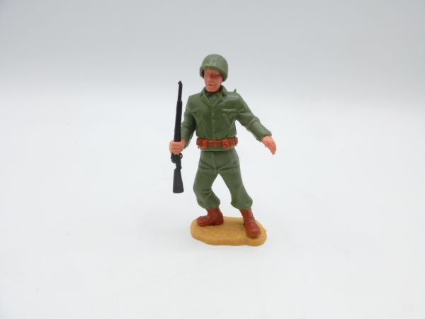 Timpo Toys American standing, holding rifle