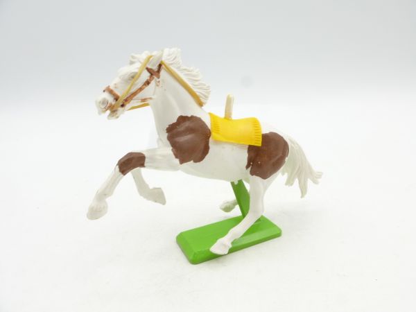Britains Deetail Mustang reared, white/brown (yellow blanket)