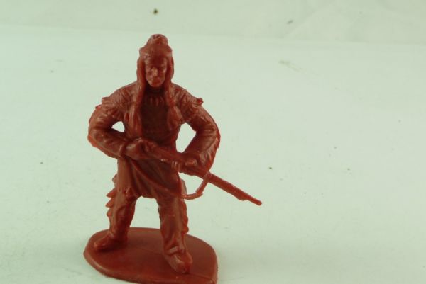 Domplast Indian standing, rifle in front of body - rare (7 instead of 6 cm!)