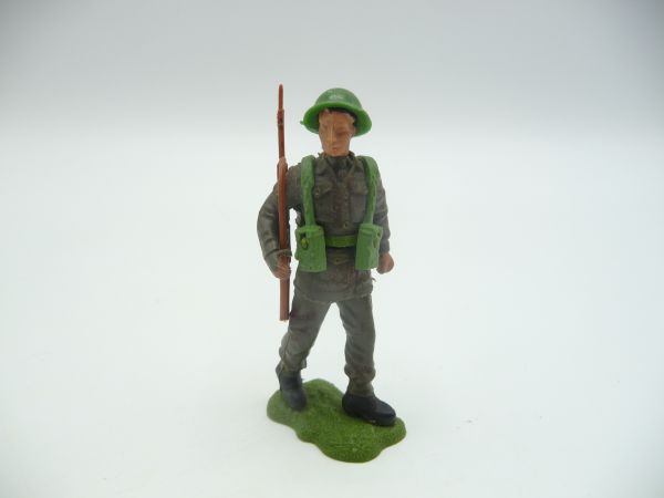 Britains Swoppets British soldier walking, rifle slung on (made in England)