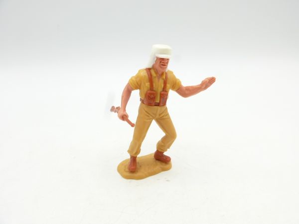 Timpo Toys Foreign legionnaire, soldier with rifle, saluting