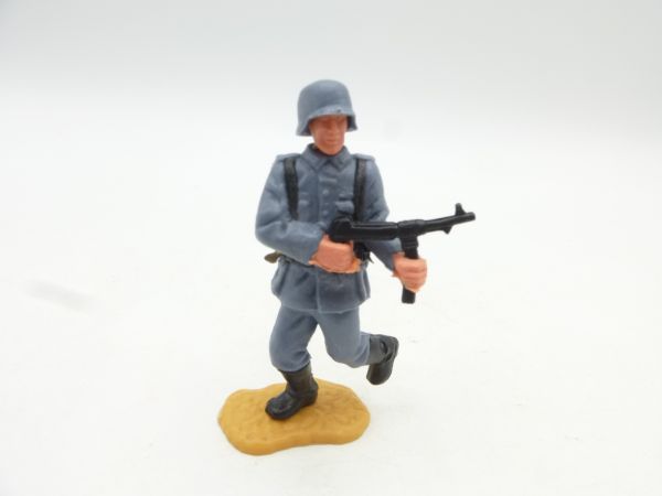 Timpo Toys German running with MP (removable helmet)
